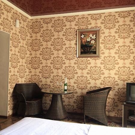 Carzone Motel Bishkek Exterior photo