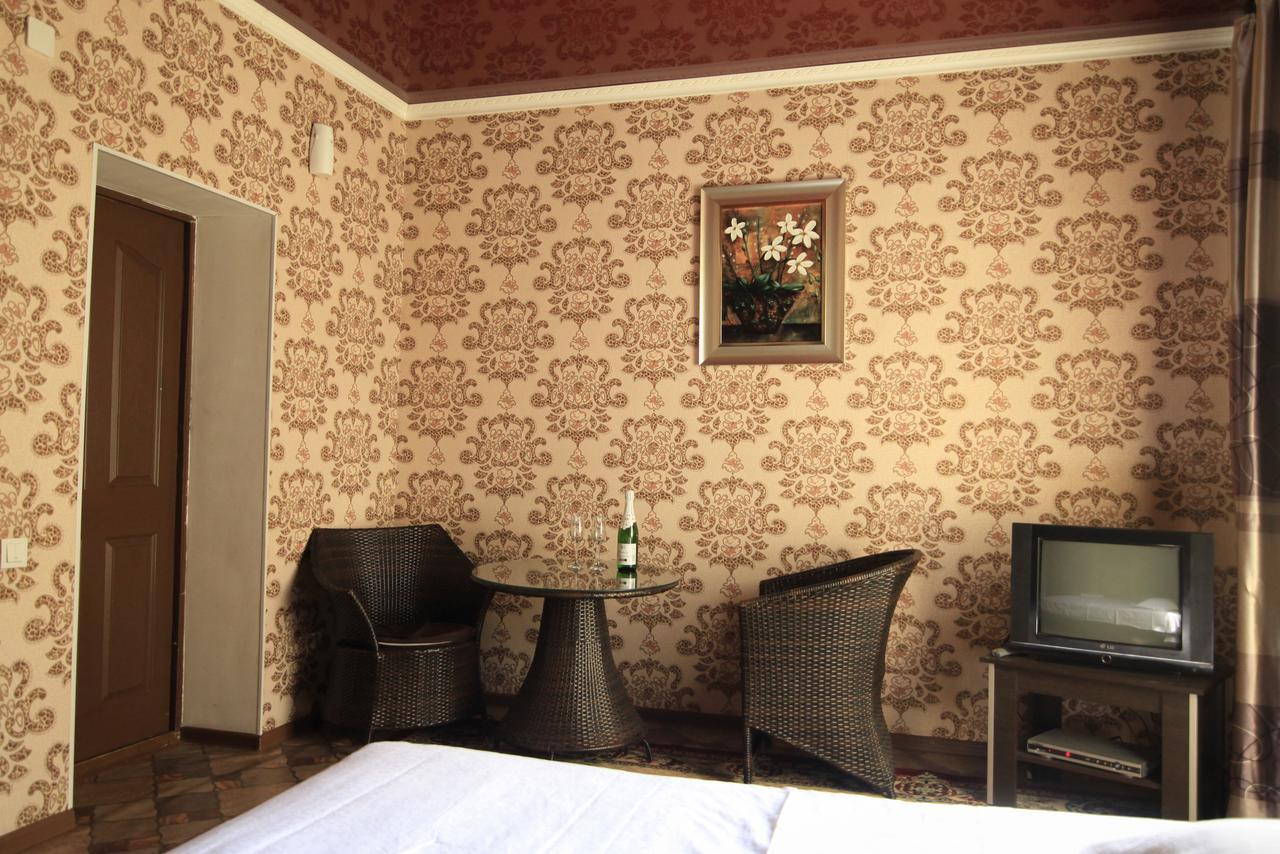 Carzone Motel Bishkek Exterior photo